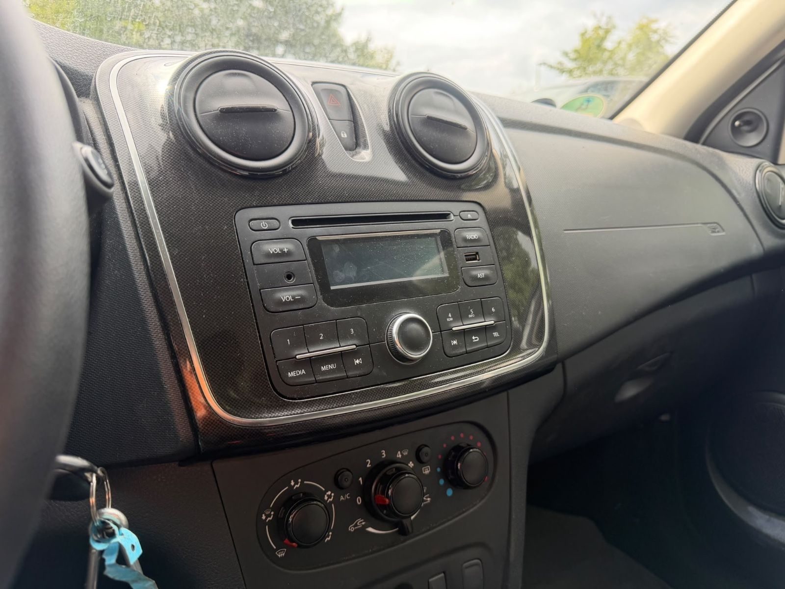 Dacia Logan – Bild 11