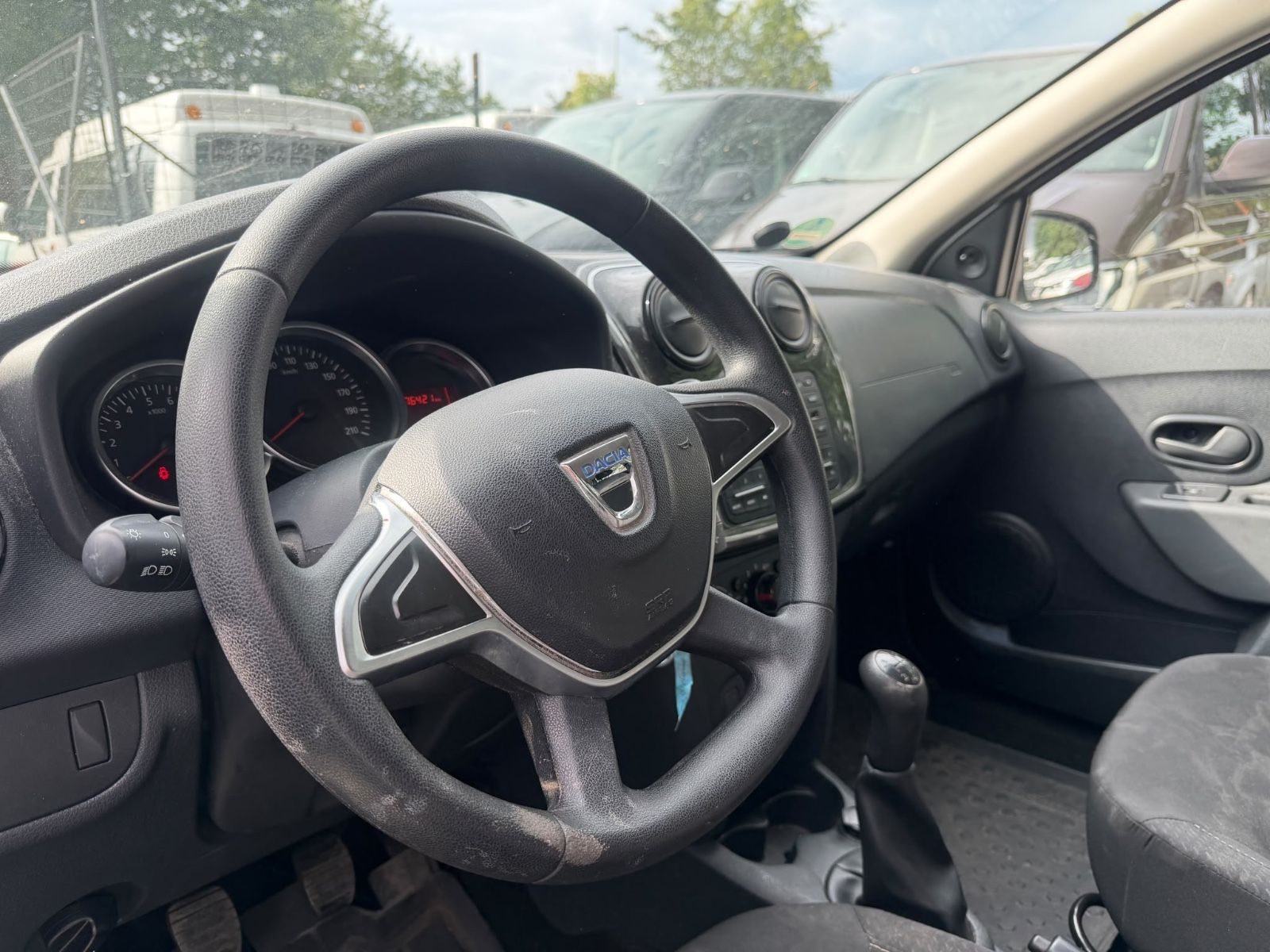 Dacia Logan – Bild 7