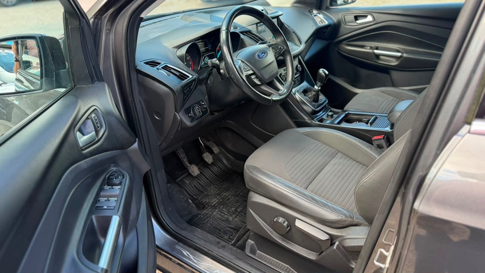 Ford Kuga – Foto 13