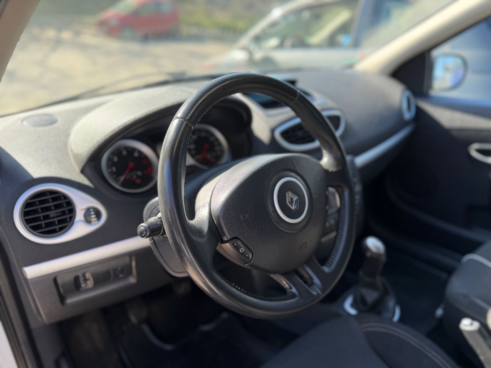Renault Clio – Foto 9